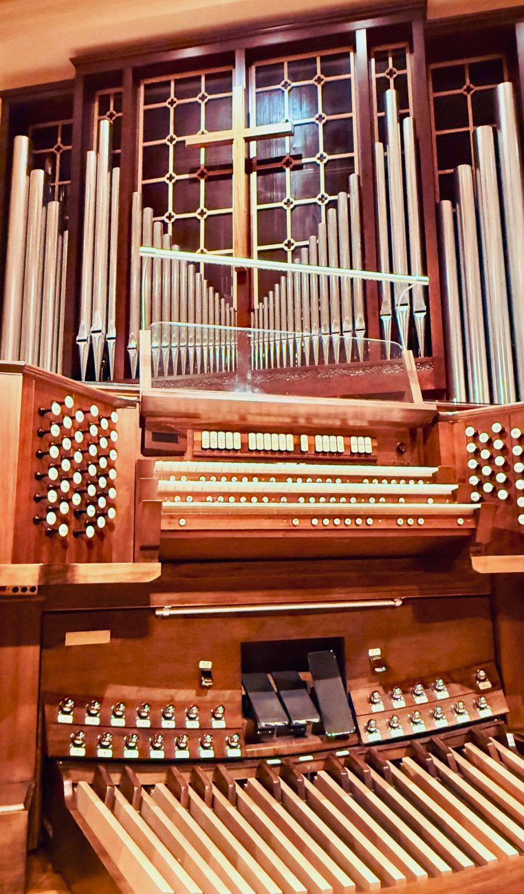 The Randall Dyer sanctuary organ at First United Methodist Church Tuscaloosa
