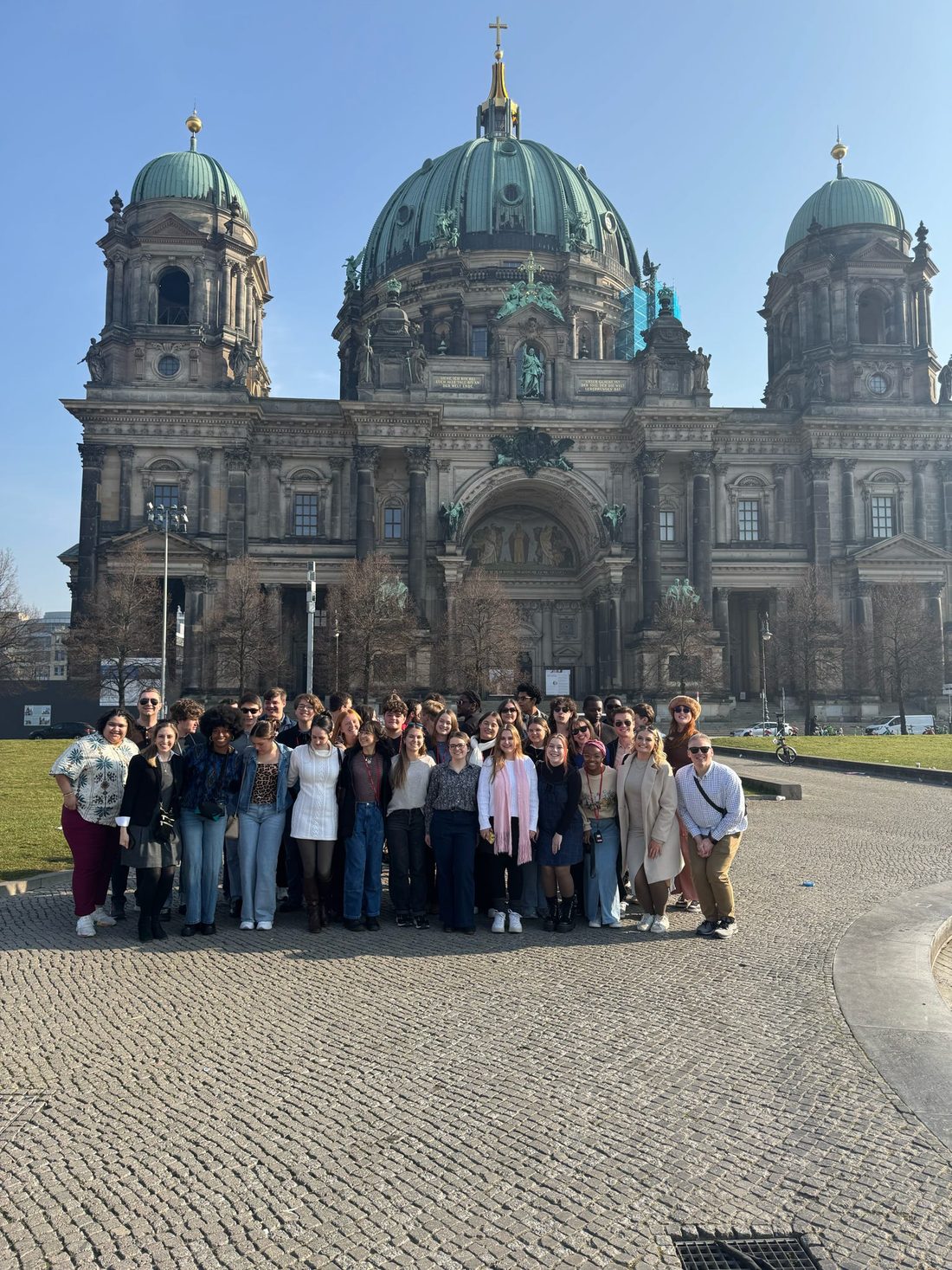 The University Singers before the Berlin Cathedral